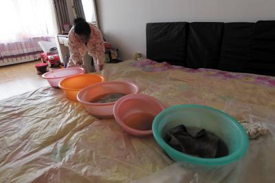 逊克楼上漏水，住户失联，小区没物管，业主维权难！律师来支招……